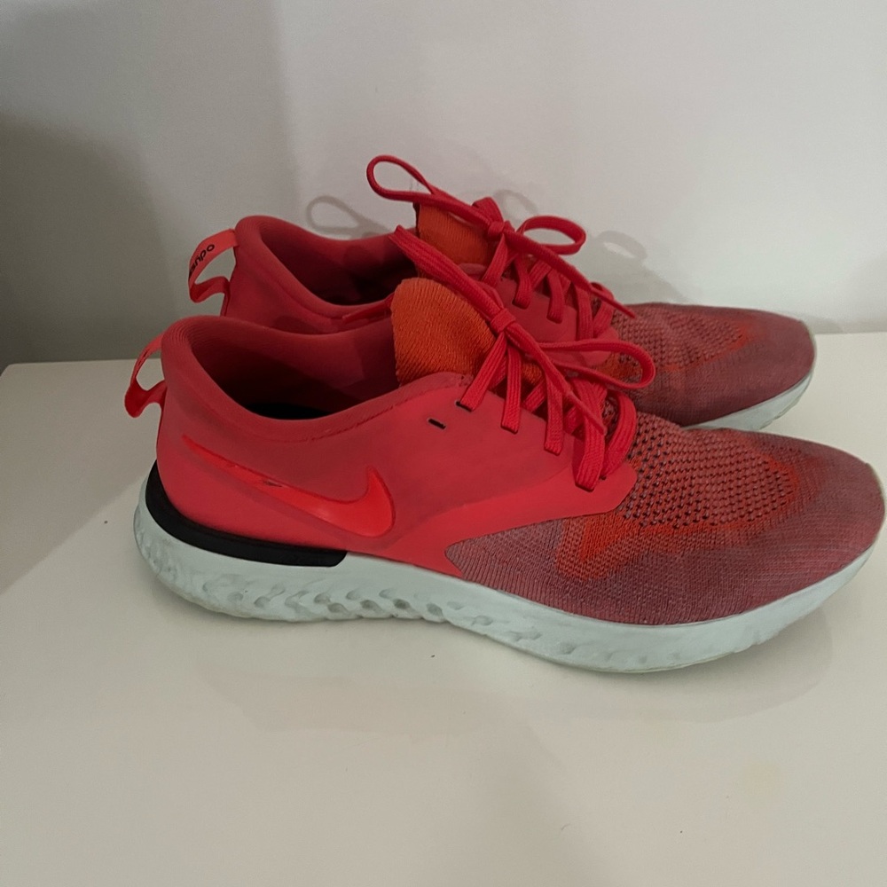 Nike ODYSSEY Tennis shoes size 9.5
